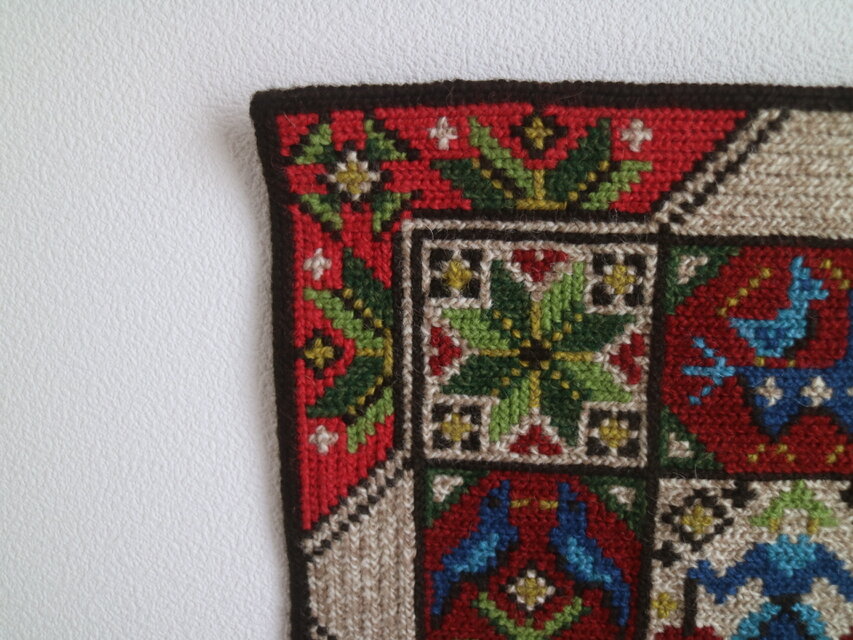 スウェーデンで見つけたツヴィスト刺繍のタペストリー No.6257 | iichi