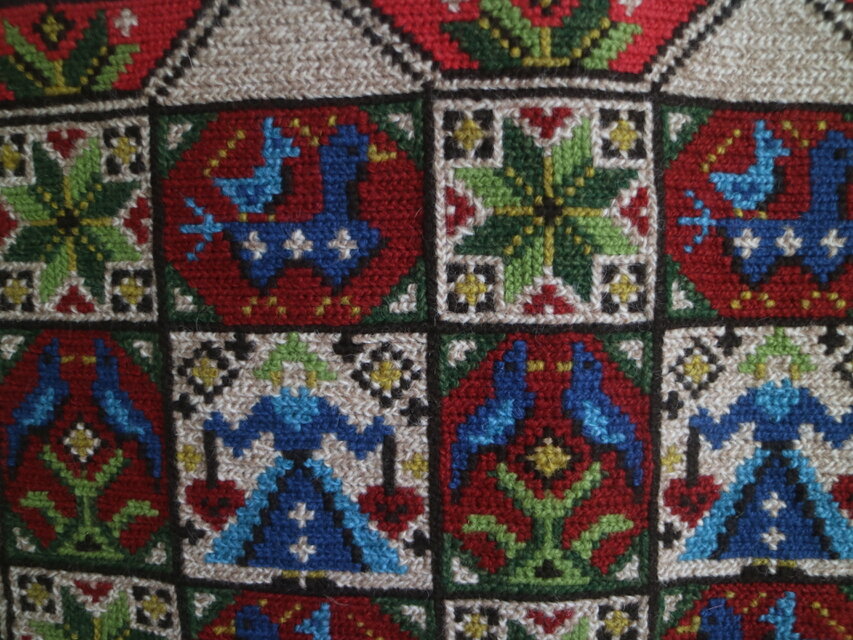 スウェーデンで見つけたツヴィスト刺繍のタペストリー No.6257 | iichi