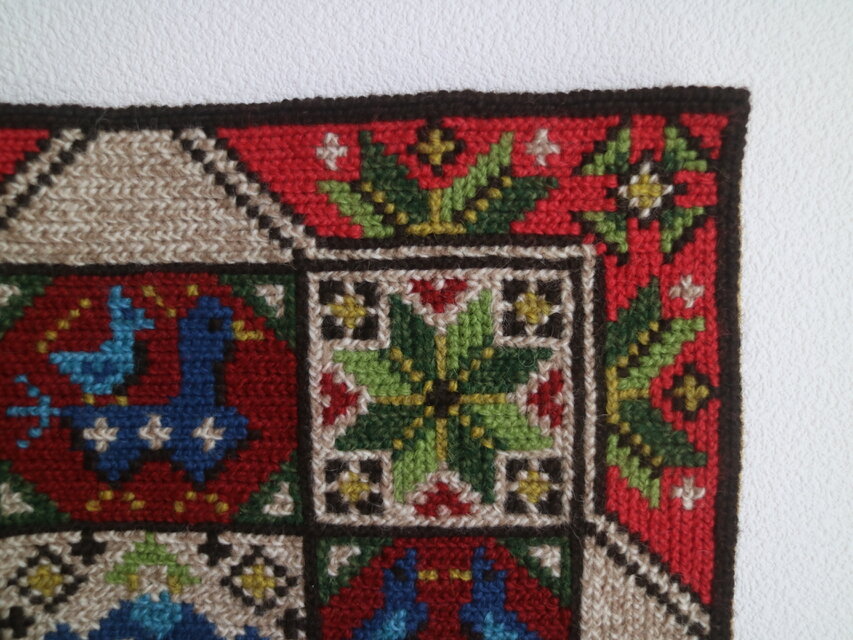スウェーデンで見つけたツヴィスト刺繍のタペストリー No.6257 | iichi