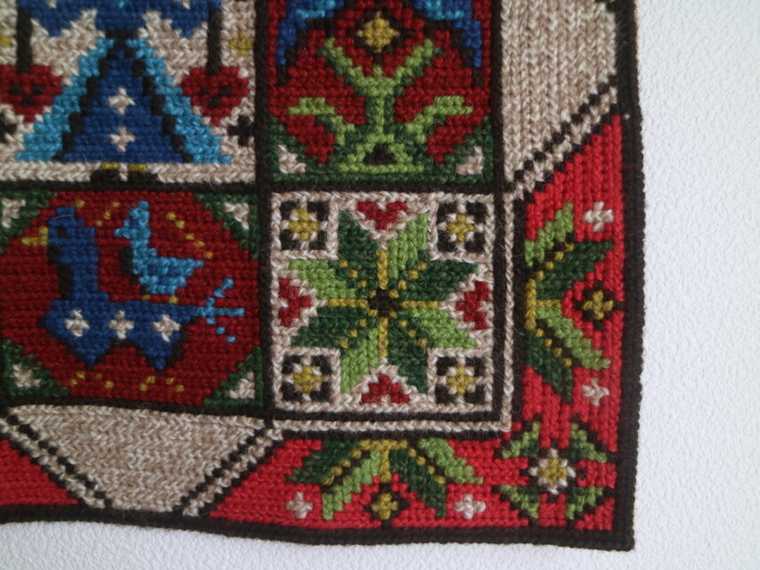 スウェーデンで見つけたツヴィスト刺繍のタペストリー No.6257 | iichi