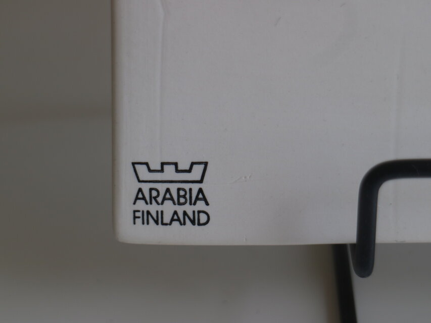 ARABIA / Helja ヘルヤ / 陶板 Punainen tupa ja perunamaa No