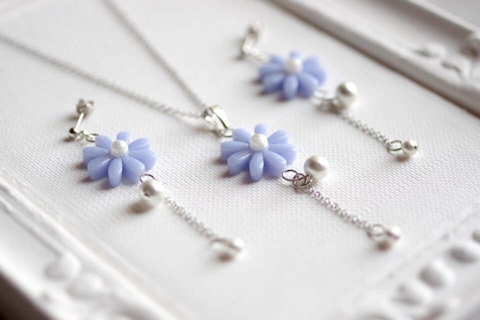 No.557 水色のお花のハンドメイドピアス 青い藤の花＊ピアス