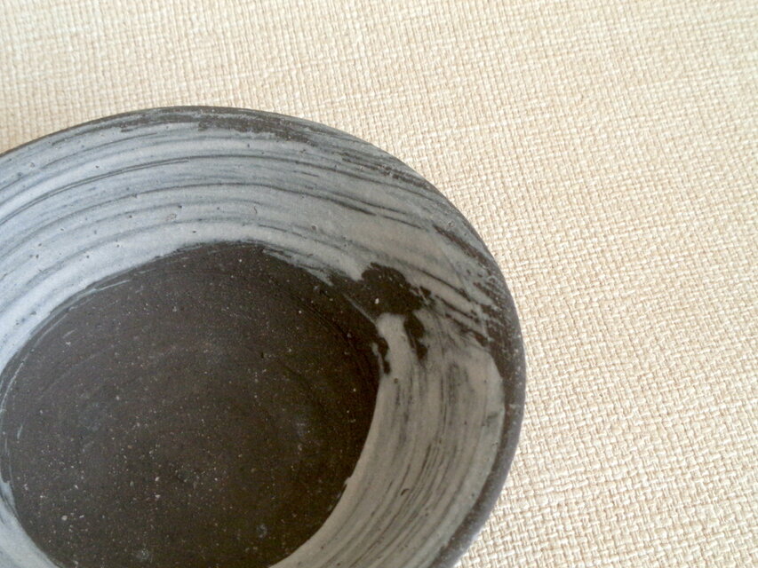 刷毛目鉢a | iichi 日々の暮らしを心地よくするハンドメイドや