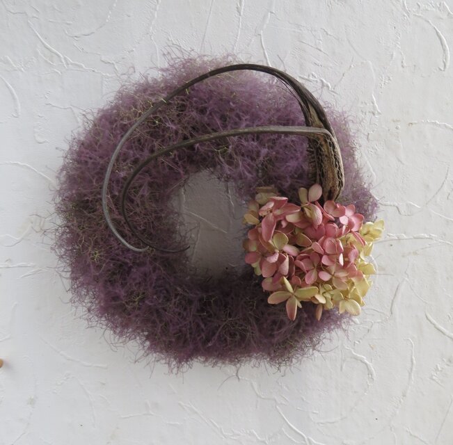 森のリース　甘過ぎないHoliday wreath ──　sold out　── whimsical smoke tree wreath | iichi 日々の暮らしを心地よくする
