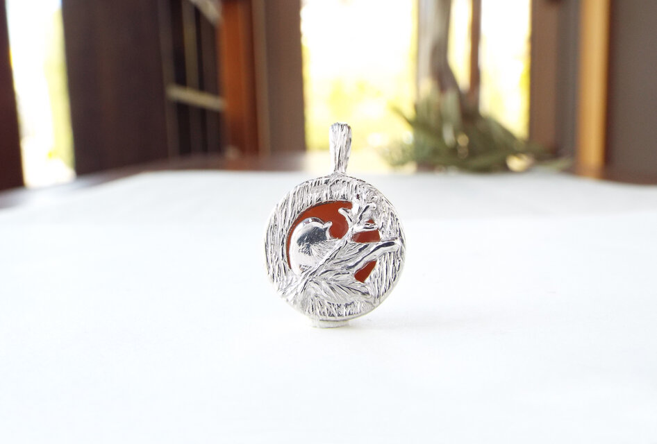 一点物】鳥とバラのシェルカメオトップ 鳥とカメオNo,1 | iichi 日々の