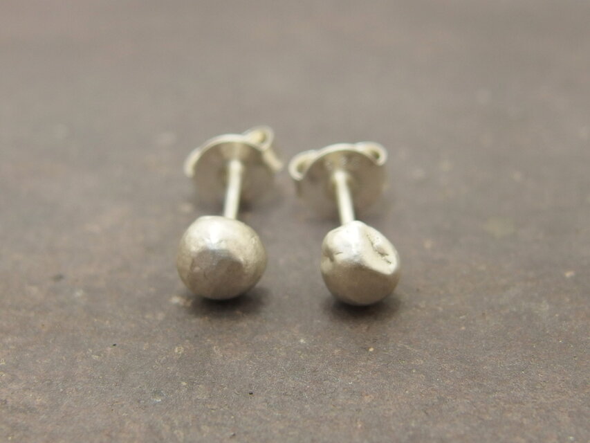 シルバーラフピアス【silver】両耳用2つセット 一粒/スタッド/シンプル