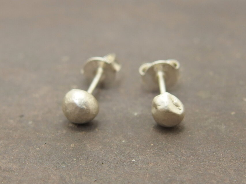 シルバーラフピアス【silver】両耳用2つセット 一粒/スタッド/シンプル