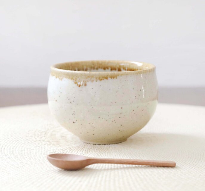 白御影土と透明釉のお湯のみ 縁飴 ＊ 2 | iichi 日々の暮らしを