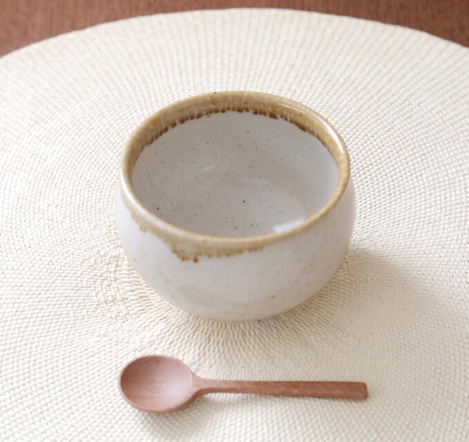 白御影土と透明釉のお湯のみ 縁飴 ＊ 2 | iichi 日々の暮らしを