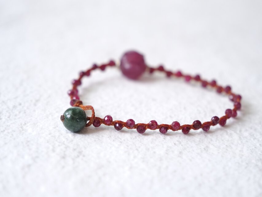 rough ruby- braid bracelet *allergy_free | iichi 日々の暮らしを