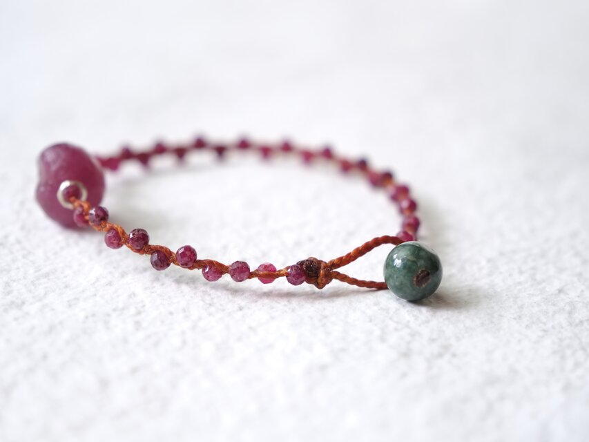 rough ruby- braid bracelet *allergy_free | iichi 日々の暮らしを