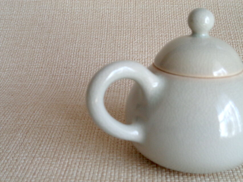 【即購入可】白磁貫入紋水指／茶道具／煎茶／骨董／古美術／工芸／古民藝／茶器／古玩 白磁貫入 煎茶注器b | iichi 日々の暮らしを心地よくするハンドメイド