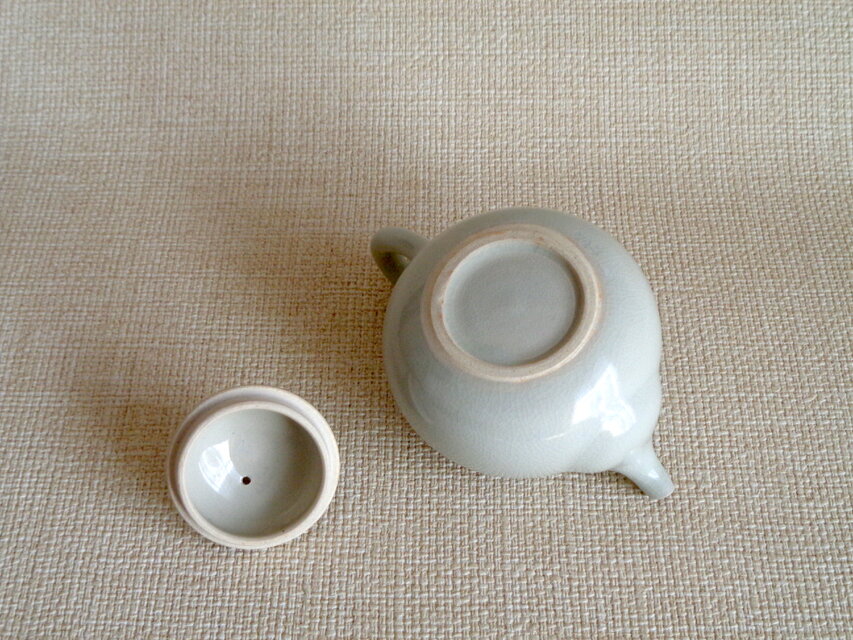 白磁貫入 煎茶注器b | iichi 日々の暮らしを心地よくするハンドメイド