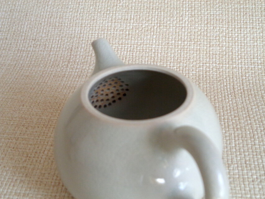 白磁貫入 煎茶注器b | iichi 日々の暮らしを心地よくするハンドメイド