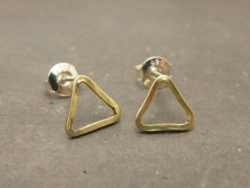 三角ピアス 真鍮【brass】両耳用2つセット つちめ/シンプル/艶消し