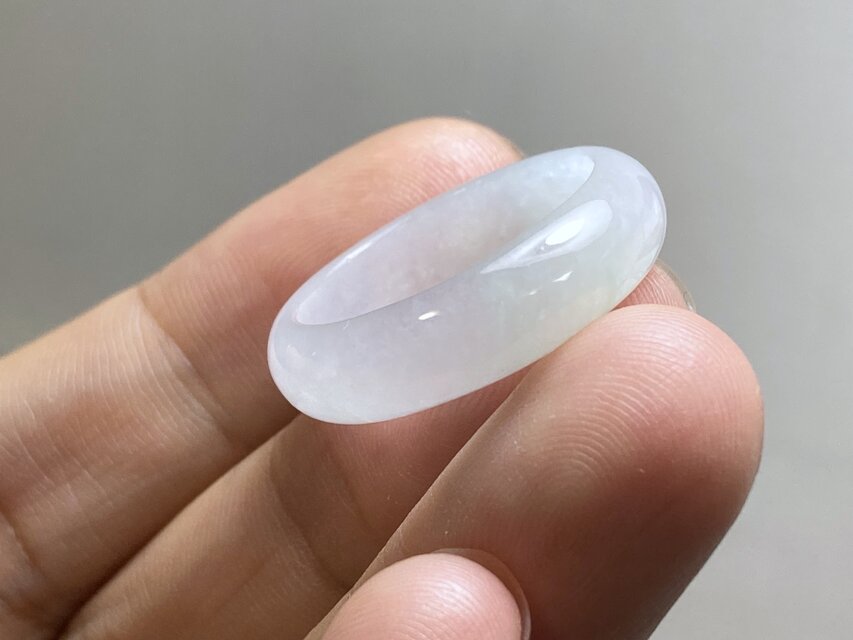 L18-145 糯氷種 薄白緑 19.5号 グアテマラ産 A貨 本翡翠 くりぬき