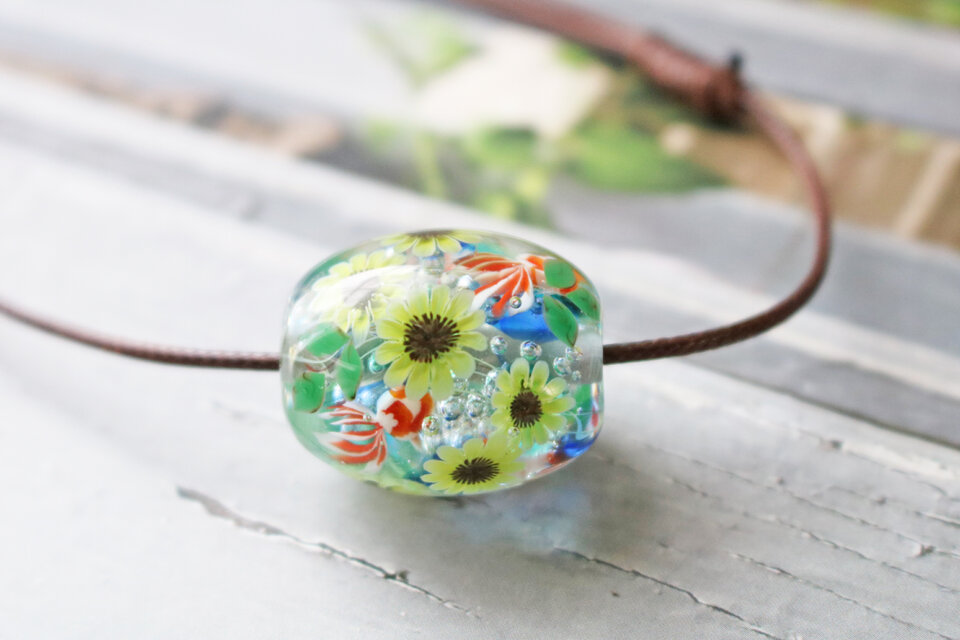 ひまわりと金魚のとんぼ玉（ガラス玉） | iichi 日々の暮らしを
