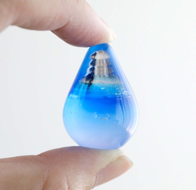 outlet] ガラスの雫の小さなオブジェ 「南の海の思い出」 | iichi 日々