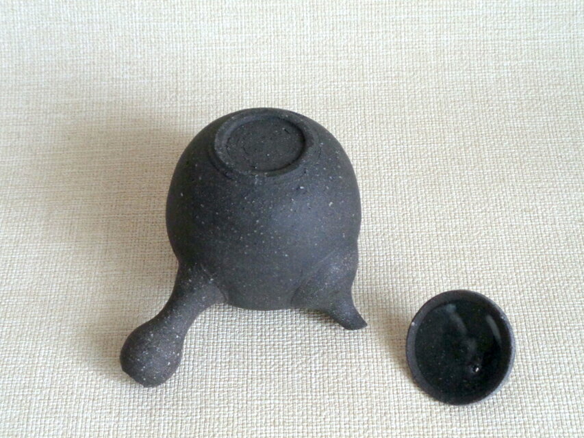 ✦ 作家物 手作り 布目模様 陶器急須 横手急須重厚感あり 焼き締め 伝統工芸✦ 焼き締め急須 | iichi 日々の暮らしを心地よくするハンドメイドや