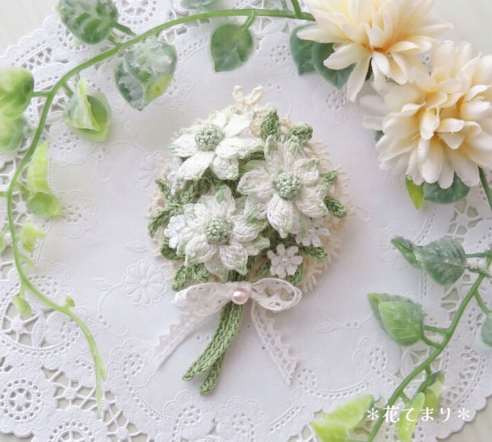 レース編み フランネルフラワーの小さな花束ブローチ | iichi 日々の