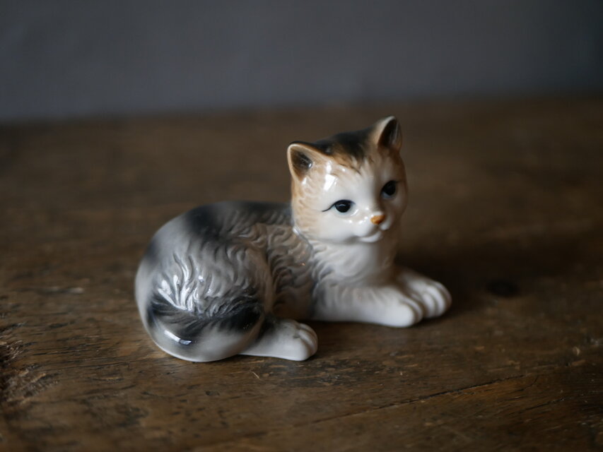 neko 3 フィギュリン 猫 ヨーロッパヴィンテージ ブロカントのある
