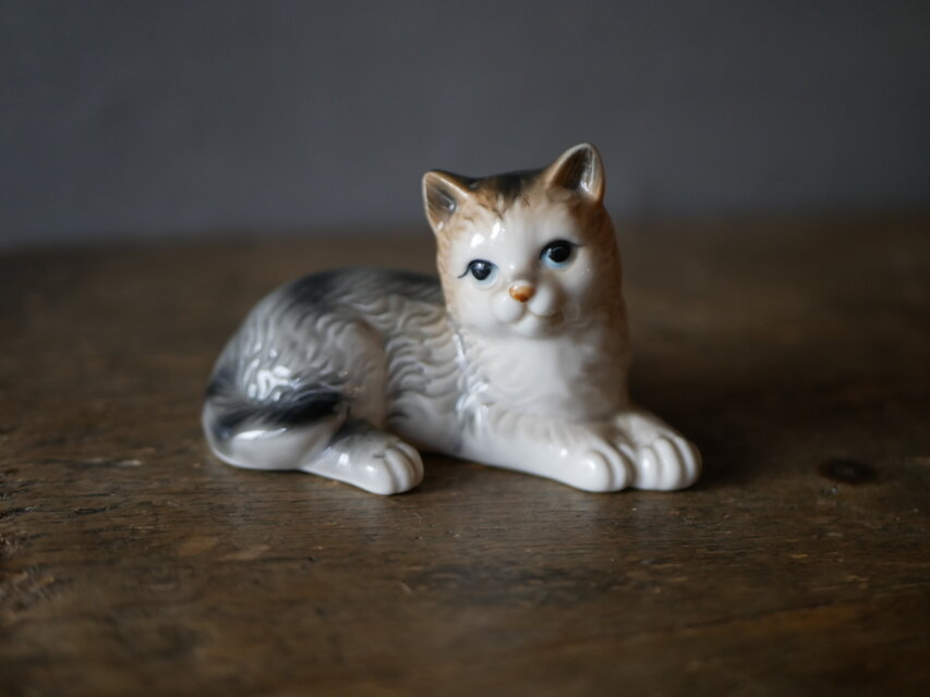 neko 3 フィギュリン 猫 ヨーロッパヴィンテージ ブロカントのある