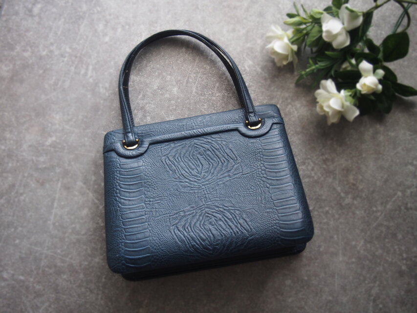 【超希少 新品】約半世紀前 昭和レトロ 本革 ハンドバッグ アンティーク 昭和レトロ シンプルビンテージハンドバッグ 深緑色 | iichi 日々の