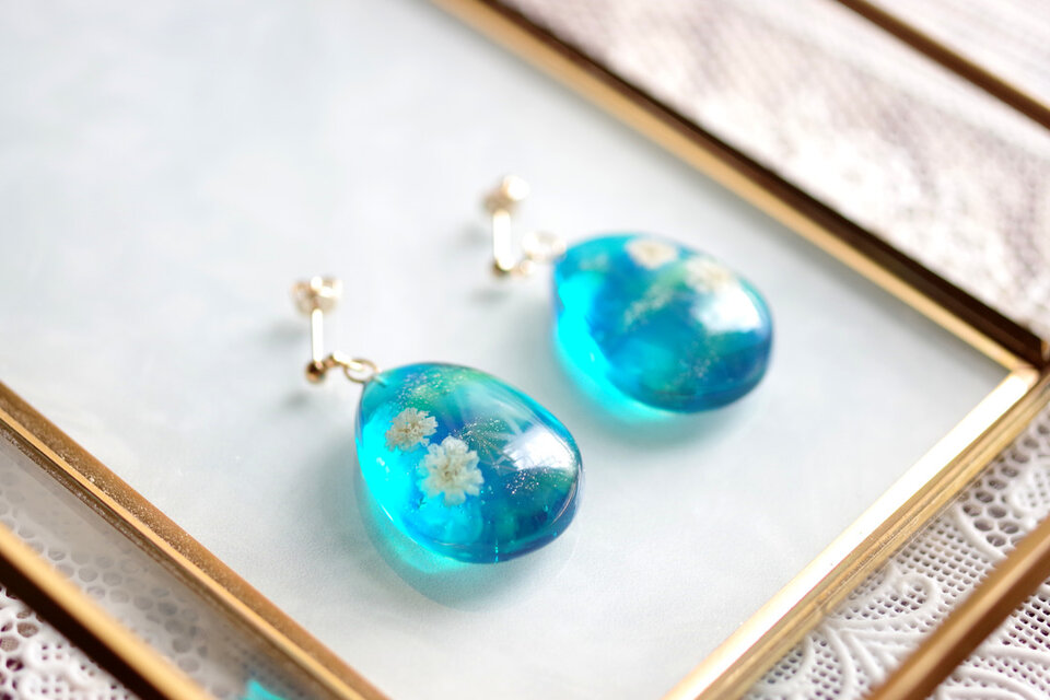 【271】青い雫のイヤリング／ピアス／レジン 271】青い雫のイヤリング／ピアス／レジン レジンピアス イヤリング
