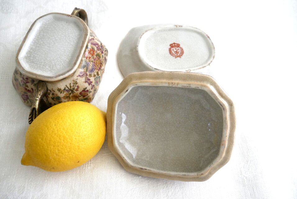 Wong Lee ヴィンテージ　陶器　小物入れ Wong Lee Porcelain】シノワズリ様式 蓋と受け皿付き 陶磁器製容器