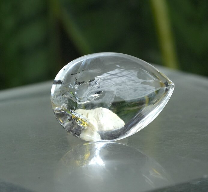 古代の水☆水入り水晶 s1631 | iichi 日々の暮らしを心地よくする