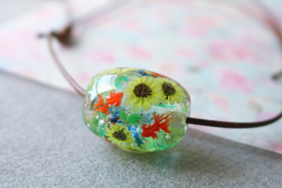 ひまわりと金魚のとんぼ玉（ガラス玉） | iichi 日々の暮らしを
