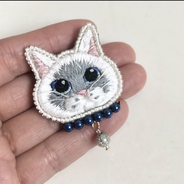シャム猫】手刺繍ブローチ 2way仕様(バッグチャームオプションあり) 猫