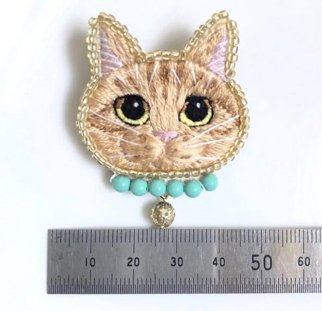 茶トラ】手刺繍ブローチ 2way仕様(バッグチャームオプションあり) 猫の