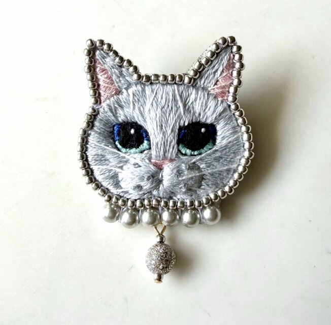 ロシアンブルー】手刺繍ブローチ 2way仕様(バッグチャームオプション