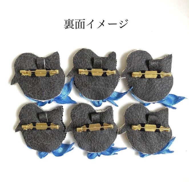 麦わら帽子の白猫】手刺繍ブローチ 2way仕様(バッグチャームオプション