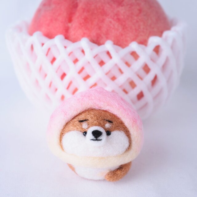 受注制作】桃になりきるまゆ柴犬(赤柴・黒柴・白柴)羊毛フェルト