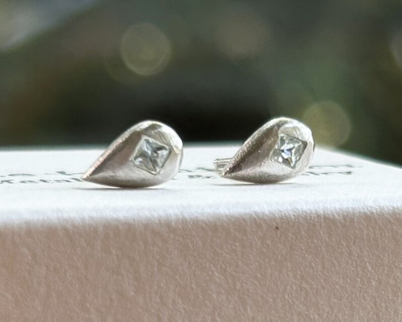 氷雫◇天然アクアマリン＋SVスタッドピアス（両耳分） | iichi 日々の
