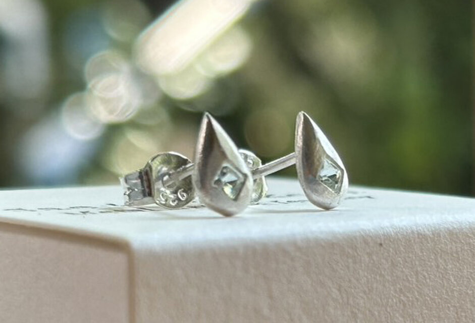 氷雫◇天然アクアマリン＋SVスタッドピアス（両耳分） | iichi 日々の