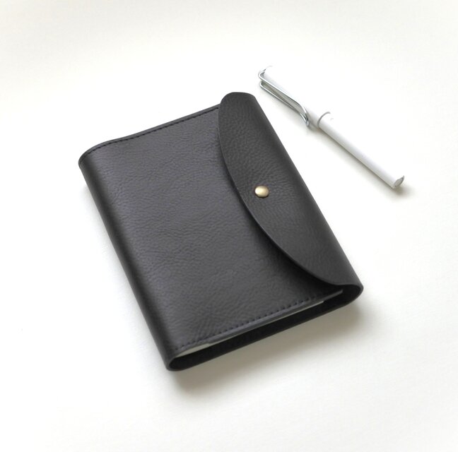 本革の手帳カバー(ブラック)|A6サイズ ほぼ日手帳 | iichi 日々の 本革の手帳カバー(ブラック)|A6サイズ ほぼ日手帳 | iichi 日々の