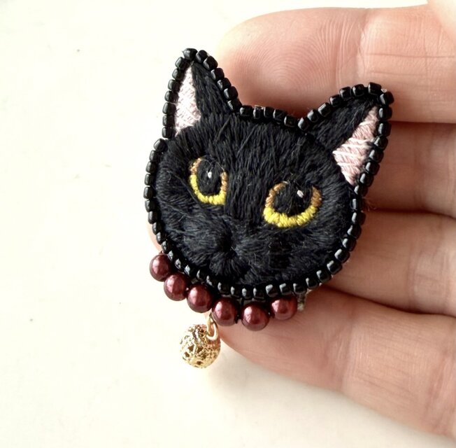黒猫】手刺繍ブローチ 2way仕様(バッグチャームオプション有) 愛猫 猫