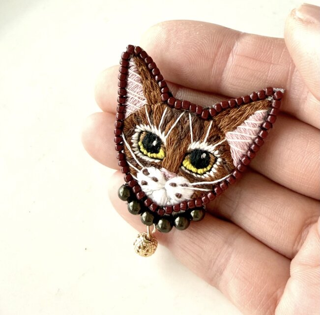 ベンガル猫】手刺繍ブローチ 2way仕様(バッグチャームオプション有) 愛