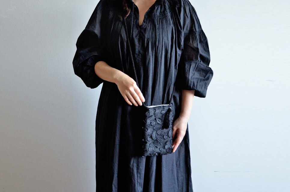 黒チュール被布 残り1点 1点限定！チュール刺繍ドット ブラック 2wayスマホポーチ スマホ