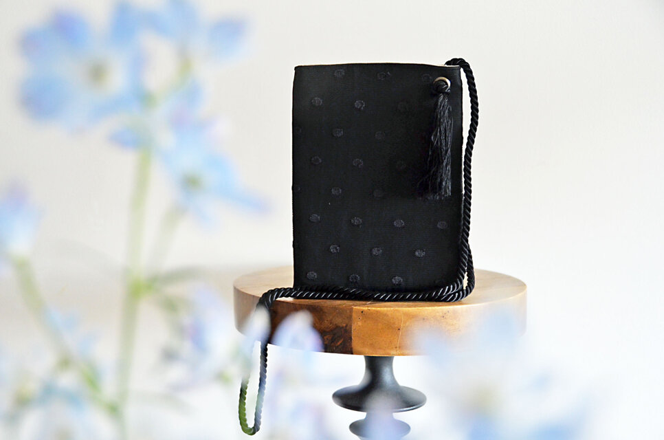 黒チュール被布 残り1点 1点限定！チュール刺繍ドット ブラック 2wayスマホポーチ スマホ