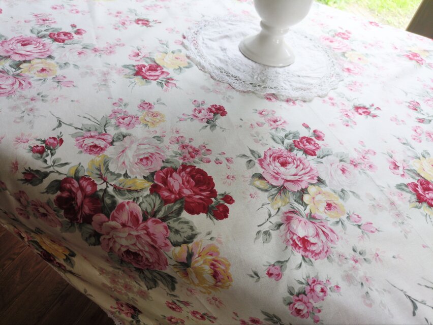 希少なLECIENローズガーデン♡薔薇柄テーブルクロス＊トーションレース