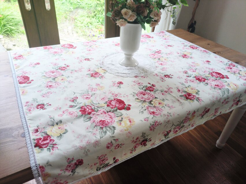 希少なLECIENローズガーデン♡薔薇柄テーブルクロス＊トーションレース