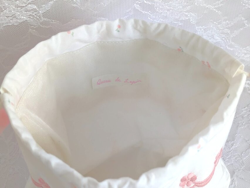 うさぎモチーフとスカラップレースのマチ付き巾着＊裏地付き | iichi