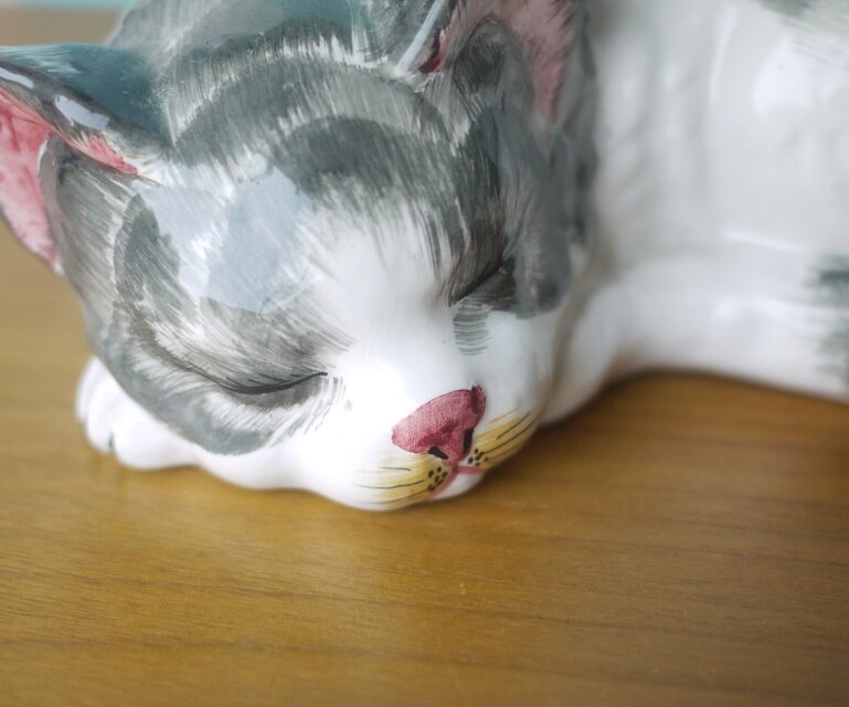 眠る猫の親子 陶器の眠り猫 スリーピングキャット ねこフィギュリン