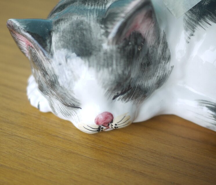 眠る猫の親子 陶器の眠り猫 スリーピングキャット ねこフィギュリン