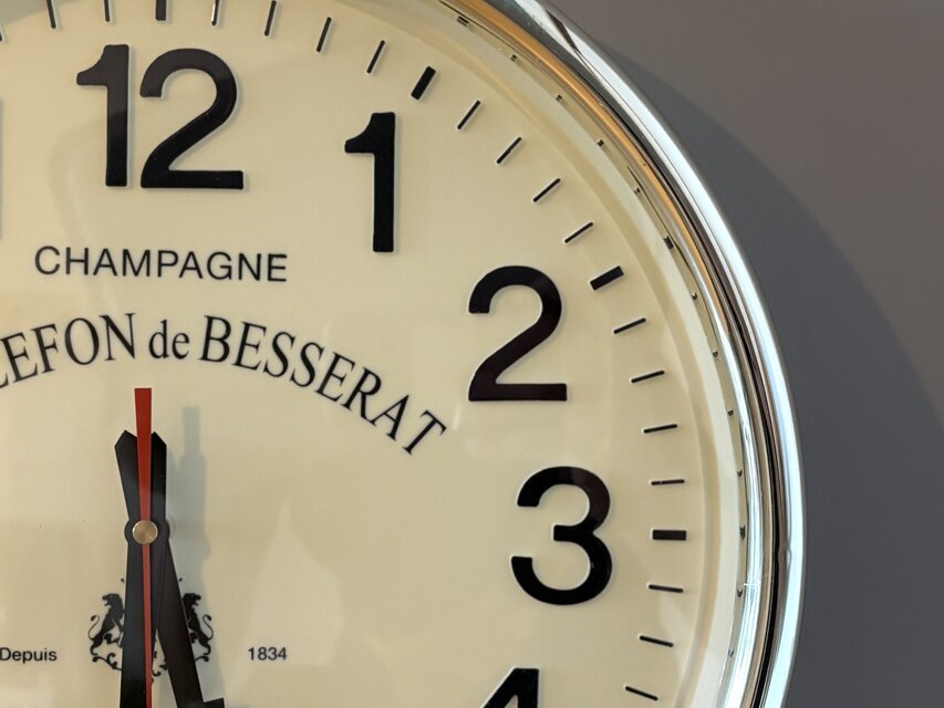 フランス・シャンパーニュの趣を感じるヴィンテージ掛け時計 | iichi