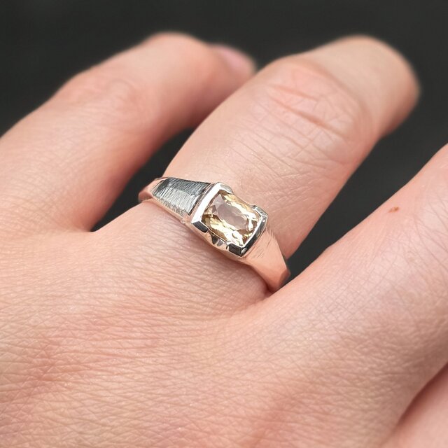 インペリアルトパーズ 1.24ct 槌目印台 シルバーSV925リング | iichi 